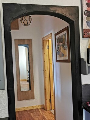 Appartement, Plusieurs lits | 2 chambres, fer et planche à repasser, accès au Wi-Fi (inclus)