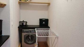 Apartment, Multiple Beds | Private kitchen | Fridge, microwave, oven, stovetop