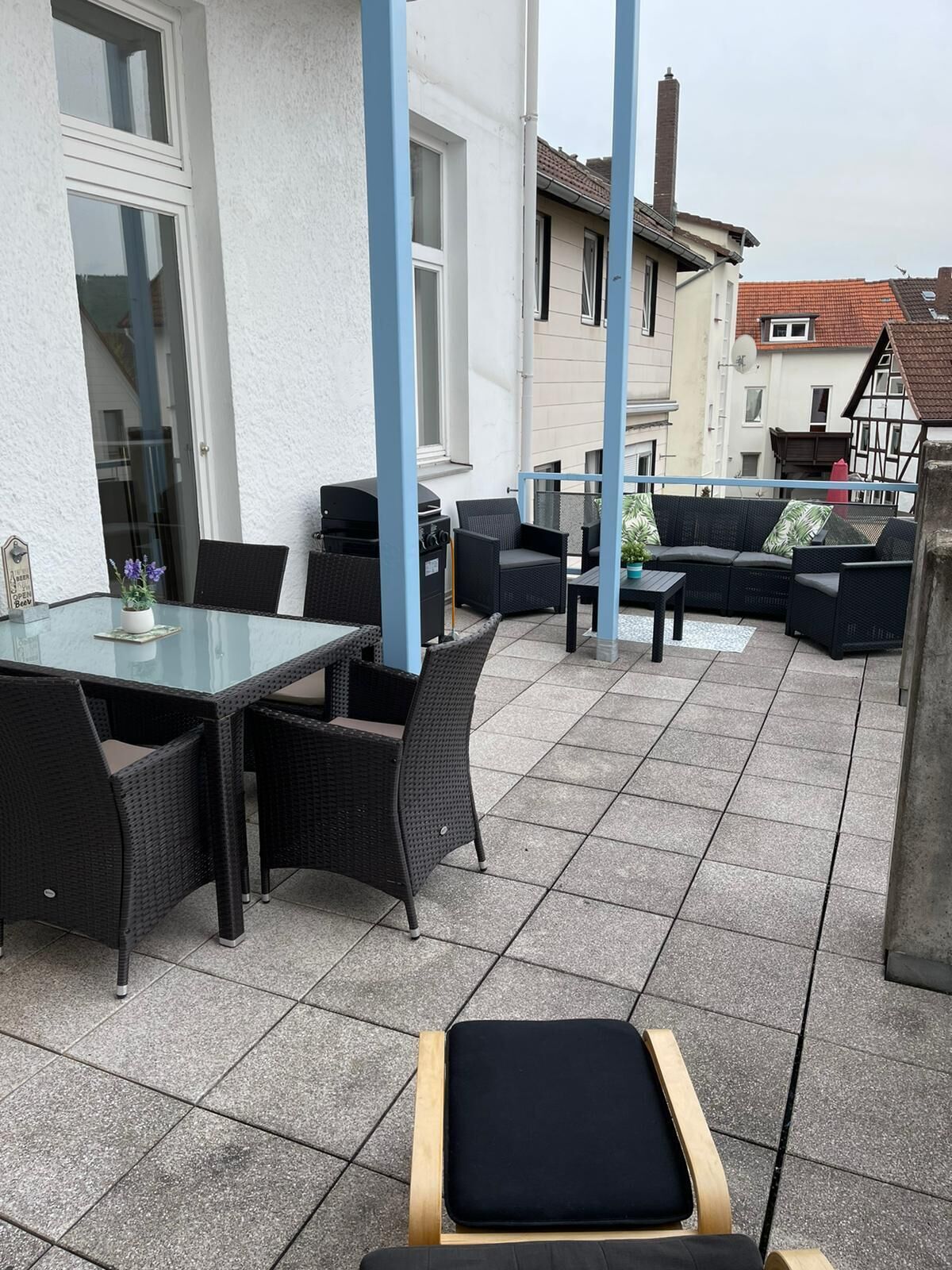 Comfort-Apartment | Wohnbereich | 81-cm-Smart-TV mit Kabelempfang, Fernseher, Netflix