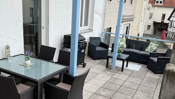 Comfort-Apartment | Wohnbereich | 81-cm-Smart-TV mit Kabelempfang, Fernseher, Netflix