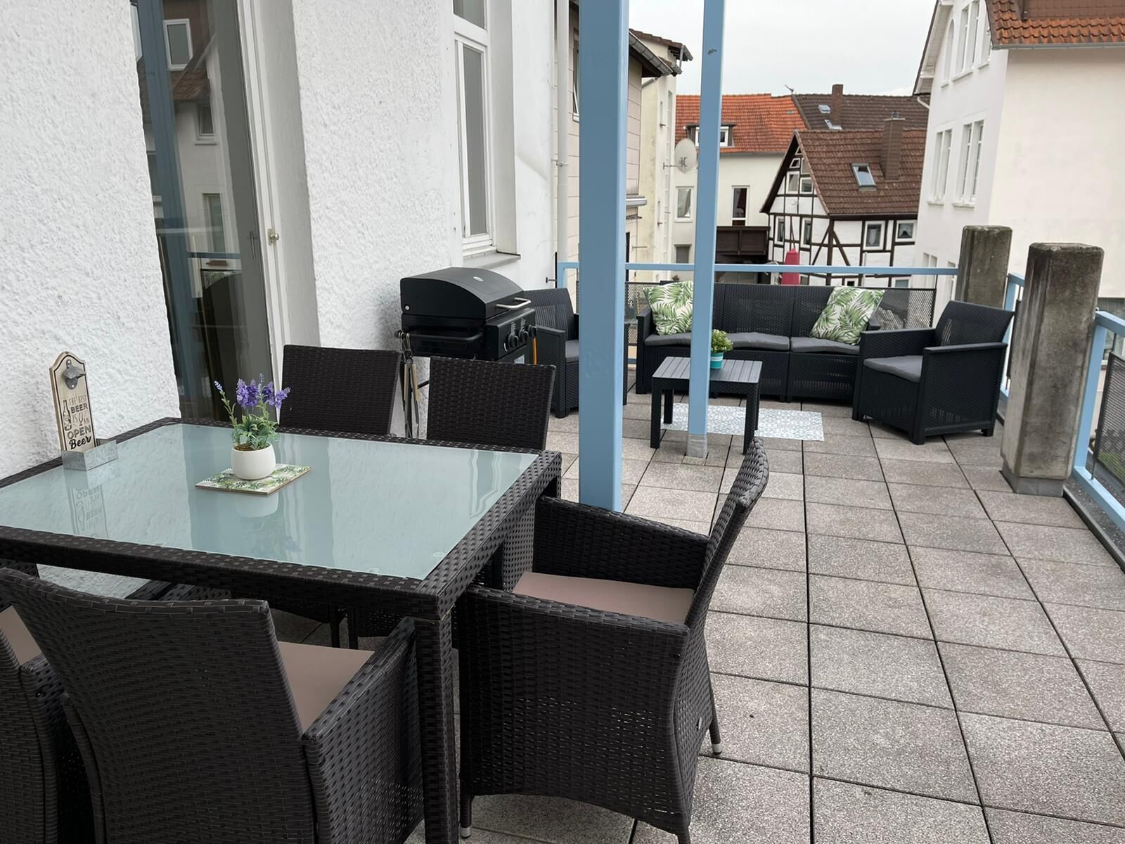 Comfort-Apartment | Wohnbereich | 81-cm-Smart-TV mit Kabelempfang, Fernseher, Netflix