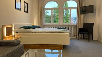 1 Schlafzimmer, laptopgeeigneter Arbeitsplatz, Verdunkelungsvorhänge