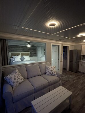 2 bedrooms, iron/ironing board, free WiFi, bed sheets - Stunning Waterfront at Beautiful Humarock Beach Opening (Marshfield)