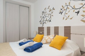 3 bedrooms, iron/ironing board, free WiFi, bed sheets