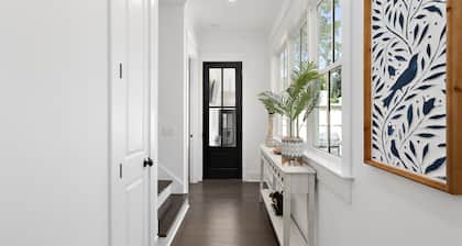 Gorgeous 4 bed/3.5 bath home, Dip Pool, Pups ok!