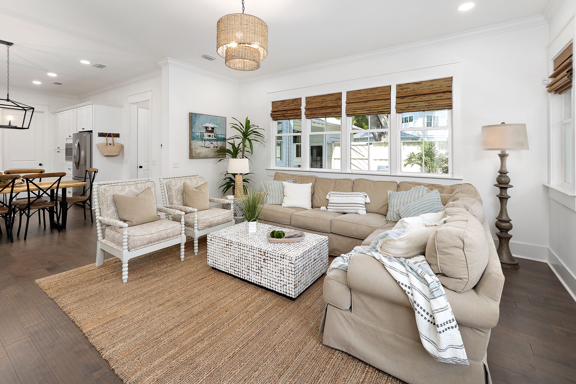 4 bed, 3.5 bath, dog-friendly, with dipping pool, 1 mile from the beach!