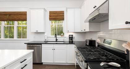 Gorgeous 4 bed/3.5 bath home, Dip Pool, Pups ok!