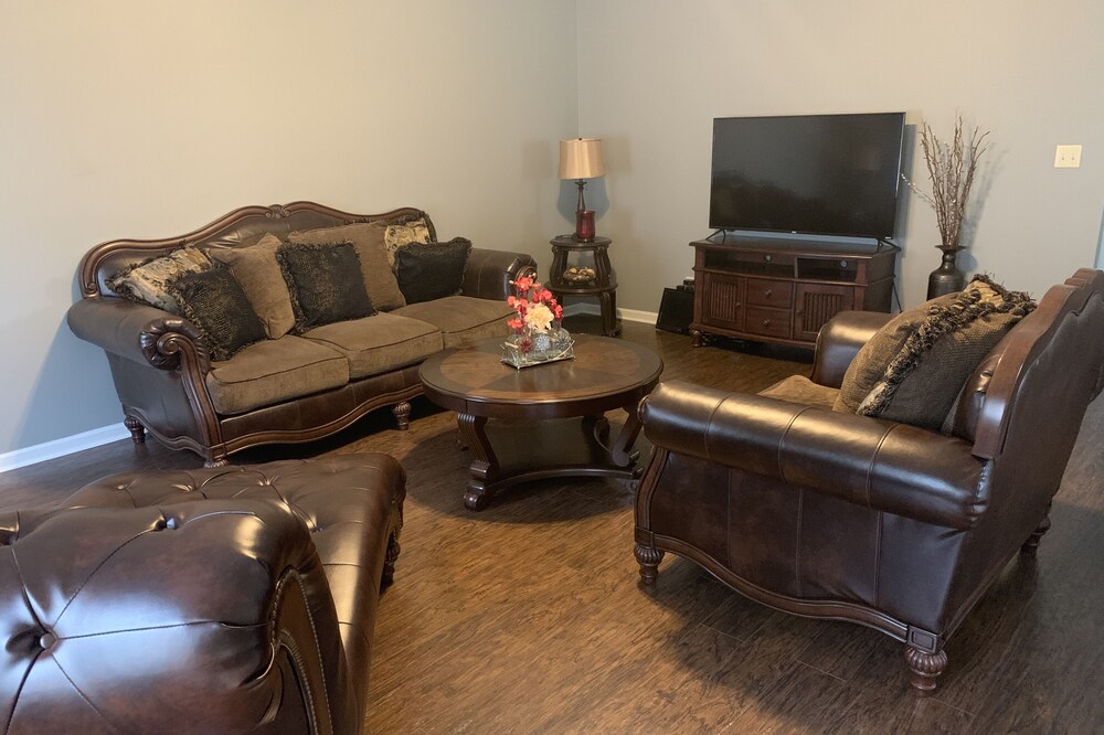 Cozy 3 Bedroom Home, Close to 3 Major Cities