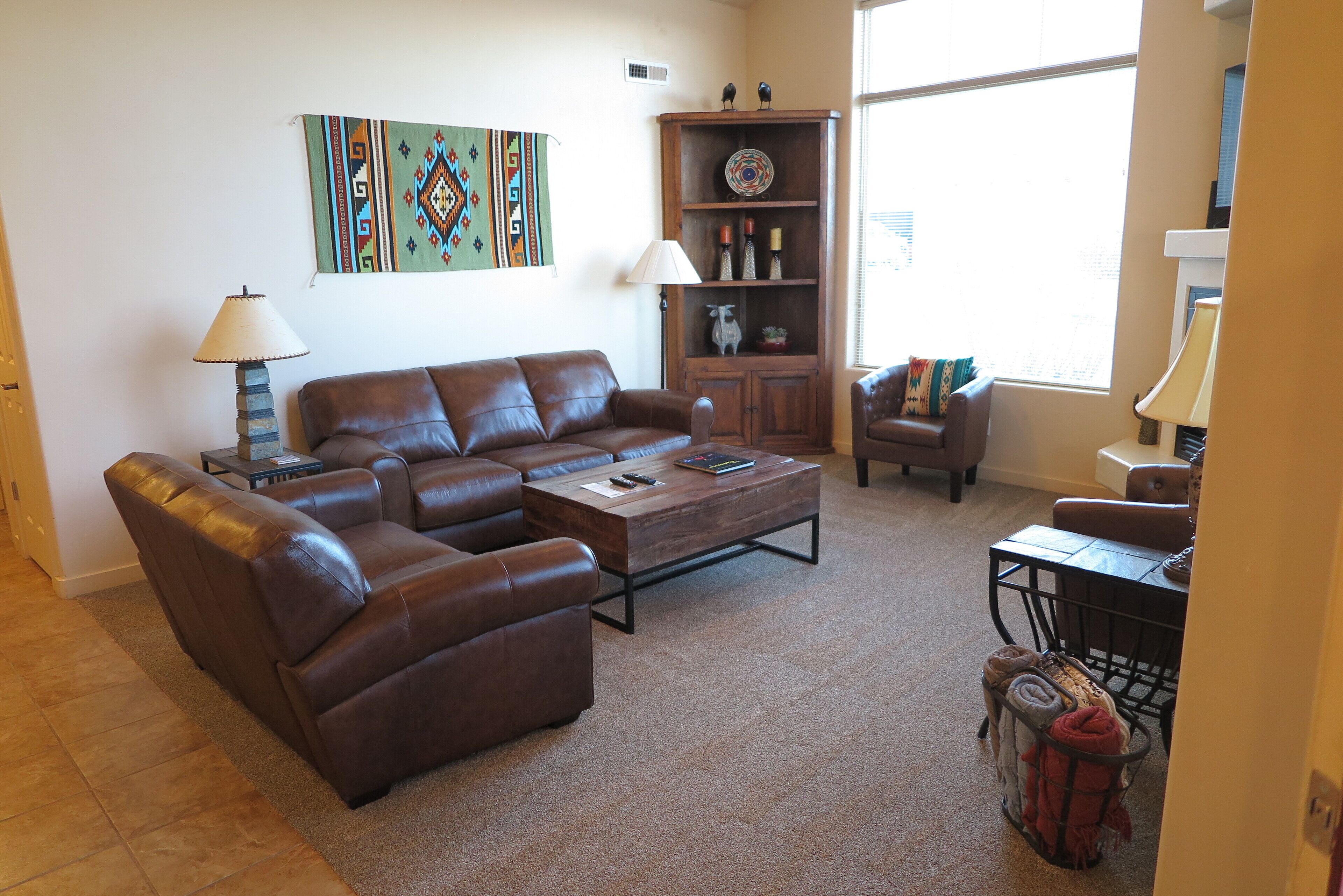 Corner Moab Retreat + Hot Tub + Private Garage in Rim Village