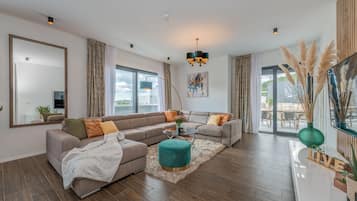 Deluxe Villa | 5 bedrooms, Egyptian cotton sheets, premium bedding, in-room safe