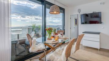 Deluxe Villa | Egyptian cotton sheets, premium bedding, in-room safe