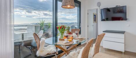 Egyptian cotton sheets, premium bedding, in-room safe