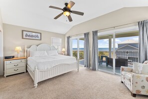 4 makuuhuonetta, silitysrauta/-lauta, ilmainen Wi-Fi, vuodevaatteet