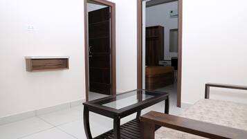 Deluxe Double Room | Living area | 32-inch LCD TV with satellite channels, TV