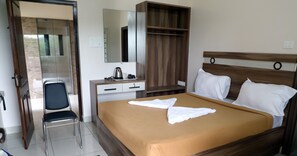 Individually furnished, rollaway beds, free WiFi, bed sheets - Grand Chariot (Vellore)