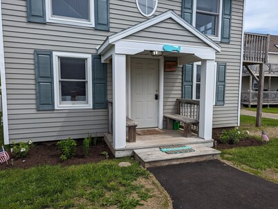 10% discount for our Canadian friends/No pet fee/ Water views / Fire pit 