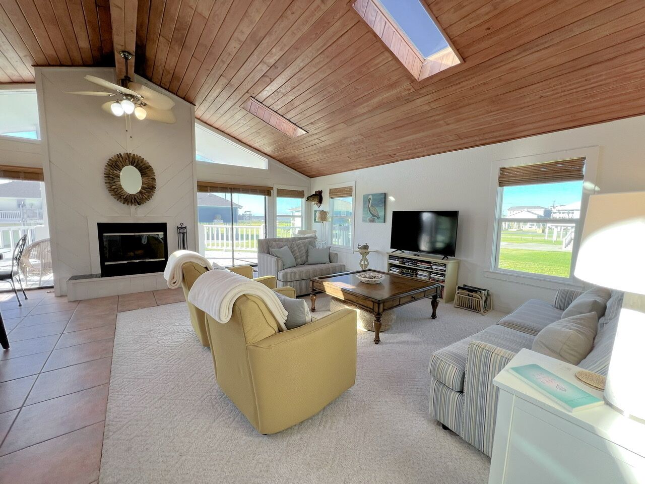 THE PINK PELICAN - 4th Row, Gulf view, super cute classic! sleeps 11