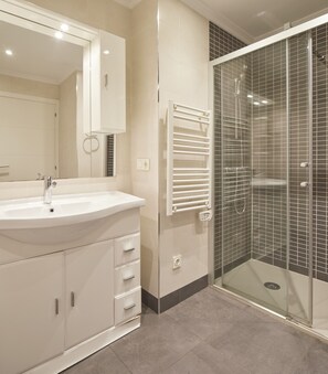 Shower, towels