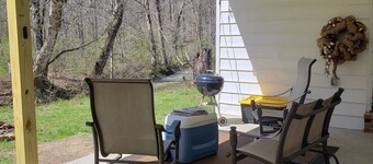 Creekside cottage home near Red River Gorge and Natural Bridge State Park