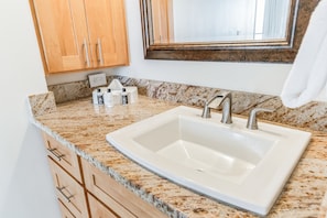Condo, 1 Bedroom | Bathroom