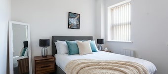 Modern 2 Bedroom Bolton Apartment with WiFi