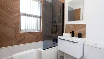 Bathtub, free toiletries, hair dryer, towels