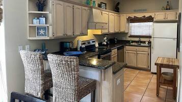 House, 4 Bedrooms | Private kitchen | Fridge, microwave, oven, dishwasher