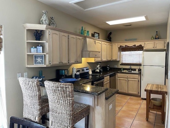 House, 4 Bedrooms | Private kitchen | Fridge, microwave, oven, dishwasher