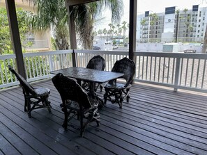 House, 4 Bedrooms | Property grounds