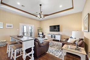 TV, DVD player - Copper Top | Moments from Beach (Galveston)