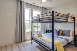 4 habitaciones, escritorio, tabla de planchar con plancha y wifi 