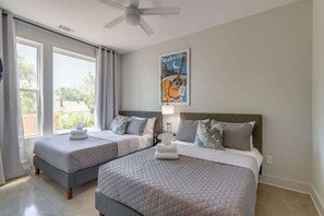 4 habitaciones, escritorio, tabla de planchar con plancha y wifi 