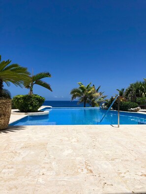 Outdoor pool - Beach Villa (Cabrera)