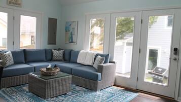 Téléviseur connecté, livres, chaîne audio