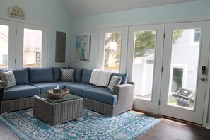 Smart TV, books, stereo - Located on prime street in Dewey Beach walking to everything with brand new POOL (Dewey Beach)