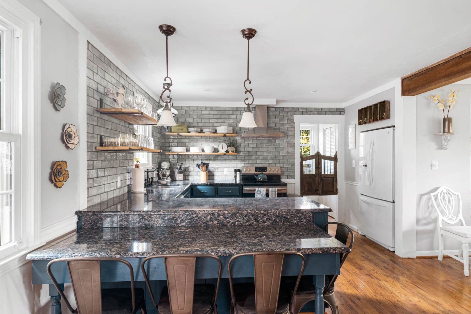 Luxury 22 Acre Farmhouse Between Franklin & Columbia *pool*animals* working farm