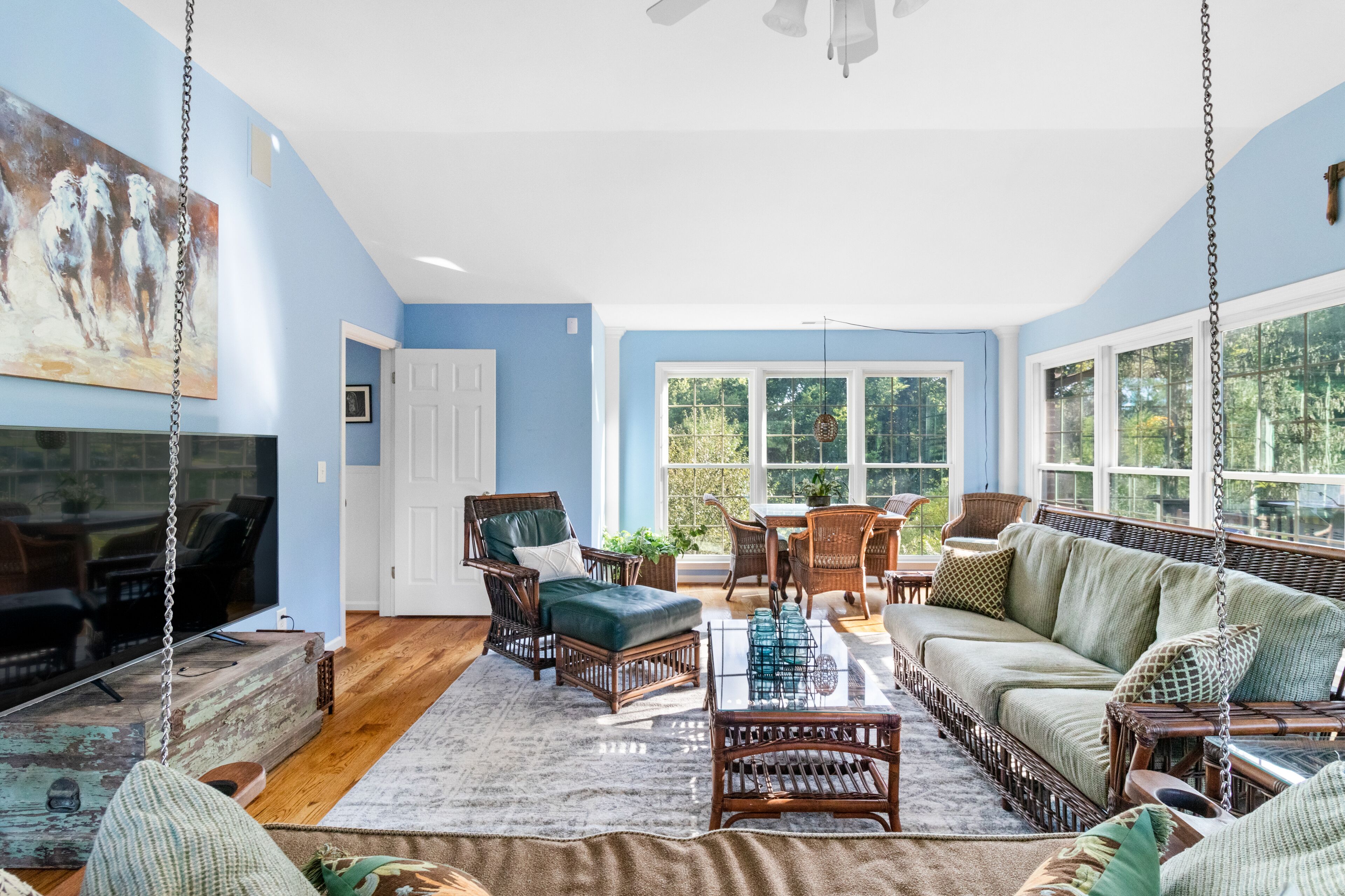 Luxury 22 Acre Farmhouse Between Franklin & Columbia *pool*animals* working farm