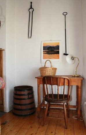 Interior - Beautiful thatched cottage. Walk to the beach and village (Claddaghduff)