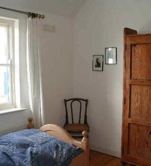 2 bedrooms - Beautiful thatched cottage. Walk to the beach and village (Claddaghduff)