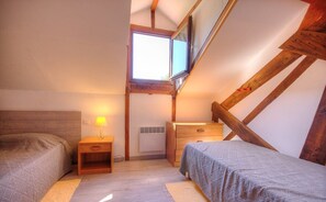 4 bedrooms, iron/ironing board, travel cot, free WiFi