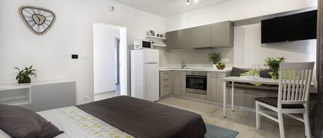 Iron/ironing board, travel crib, free WiFi, bed sheets