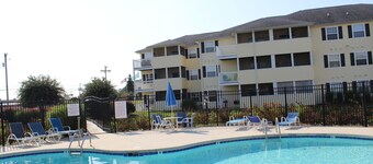 4106 Palms, 1st floor, 3-bedroom, Last minute May deals, 40% off