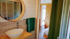 Dusche, Haartrockner, Toilettenpapier