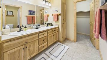 Combined shower/bathtub, hair dryer, towels, soap