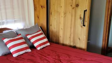 1 bedroom, in-room safe, free WiFi, bed sheets