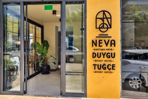 Property entrance - Neva Boutique Hotel (Kas)