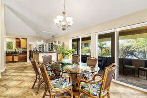 Dining - Lymans Bay Hale:Ocean View Surfer's Paradise on Lymans Bay w/Hot Tub, Game Room (Kailua Kona)
