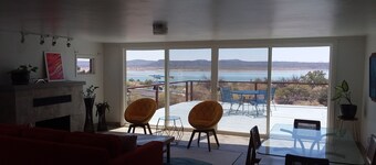 LAKEFRONT- Mid Century Bungalow