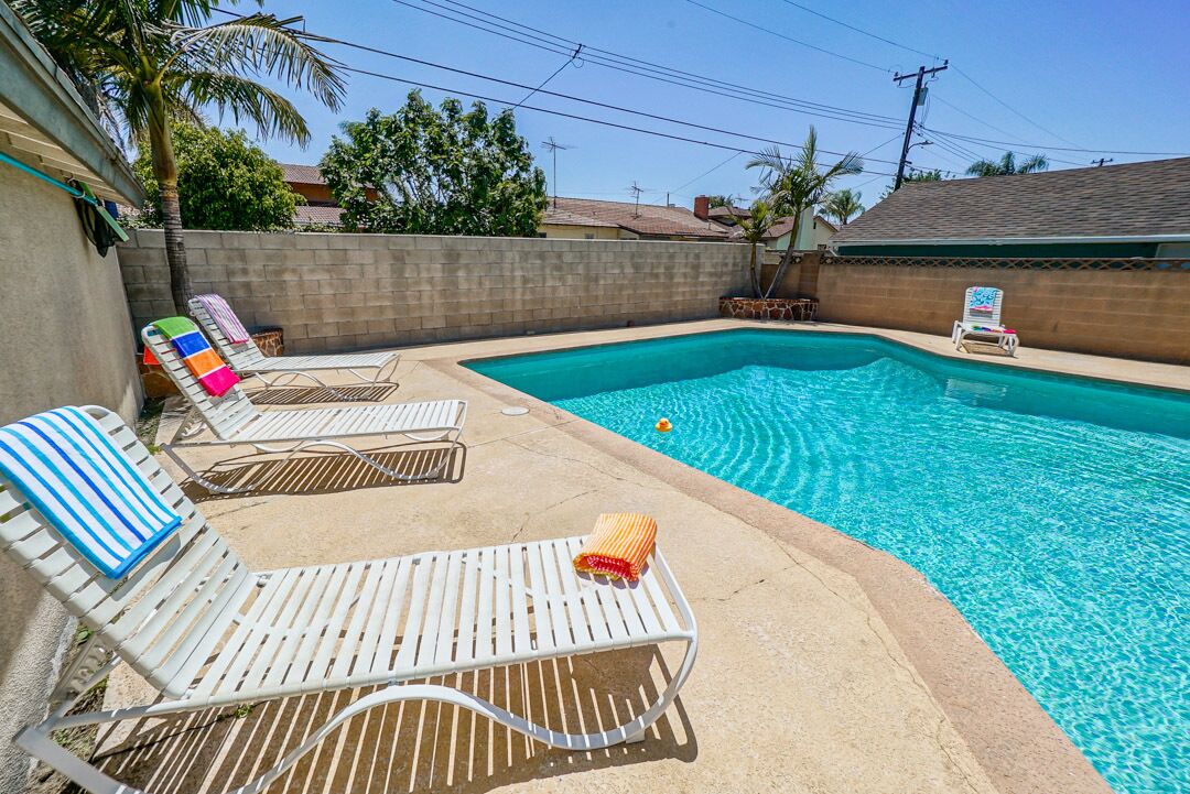 Funtierland + Poolside Retreat + Pool + Wifi