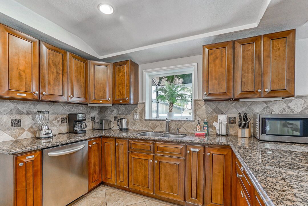 Funtierland + Poolside Retreat + Pool + Wifi